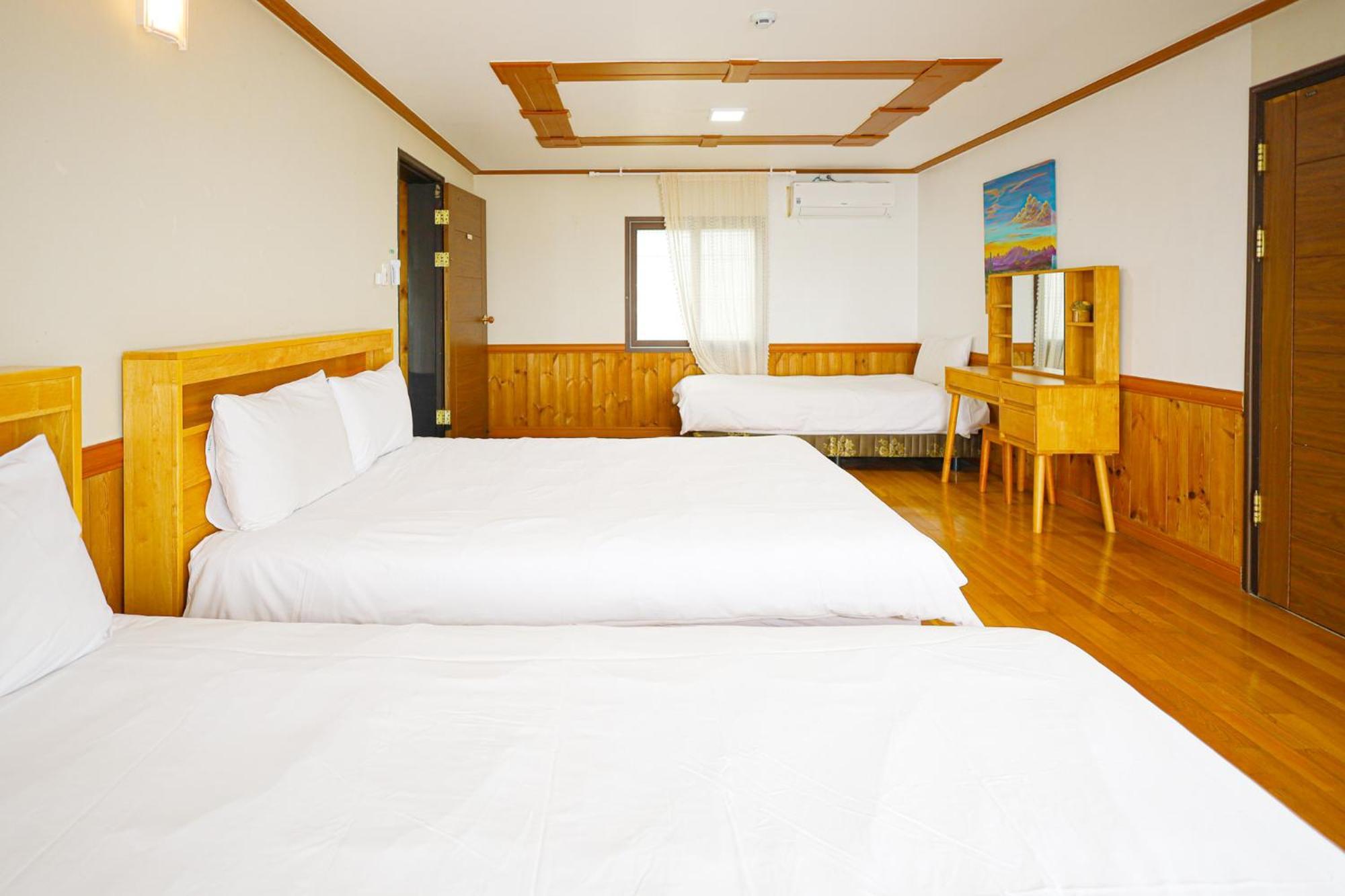Fantastic Ocean View Sydney Hotel Jeju Exterior photo